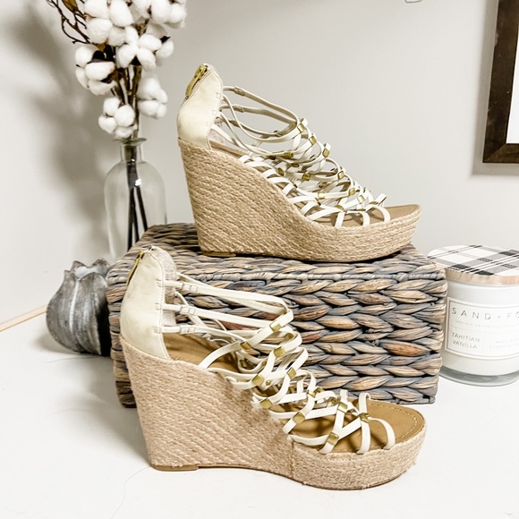 Vince Camuto Ivory Empire Studded Leather Fish Net Espadrille Wedges Size 10 - Picture 2 of 10